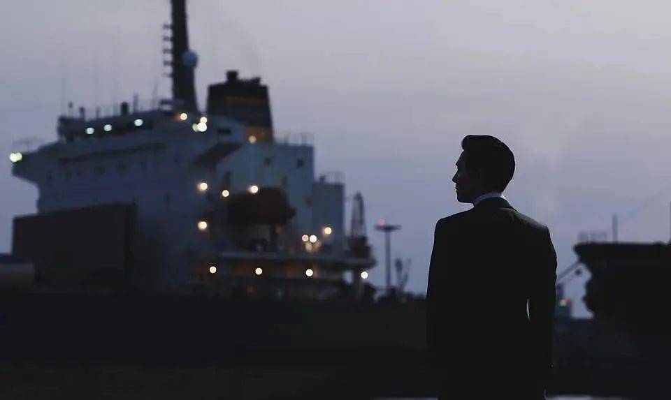 新世界|比起32万人打出8.9的《新世界》，《鱿鱼游戏》还是差一点