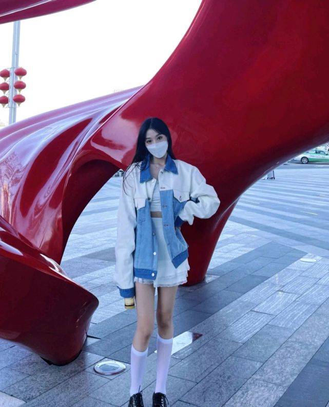 服装 谁说牛仔外套过时了？只要选对了服装款式，可以惊艳四座