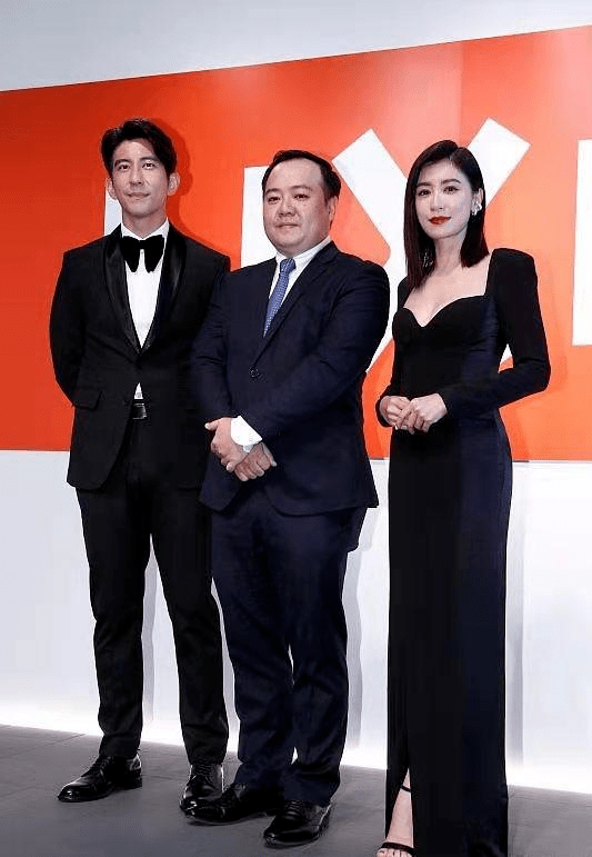 黑色 贾静雯47岁生日大咖齐聚!林心如素颜捧场,邱泽大逆袭帅过霍建华