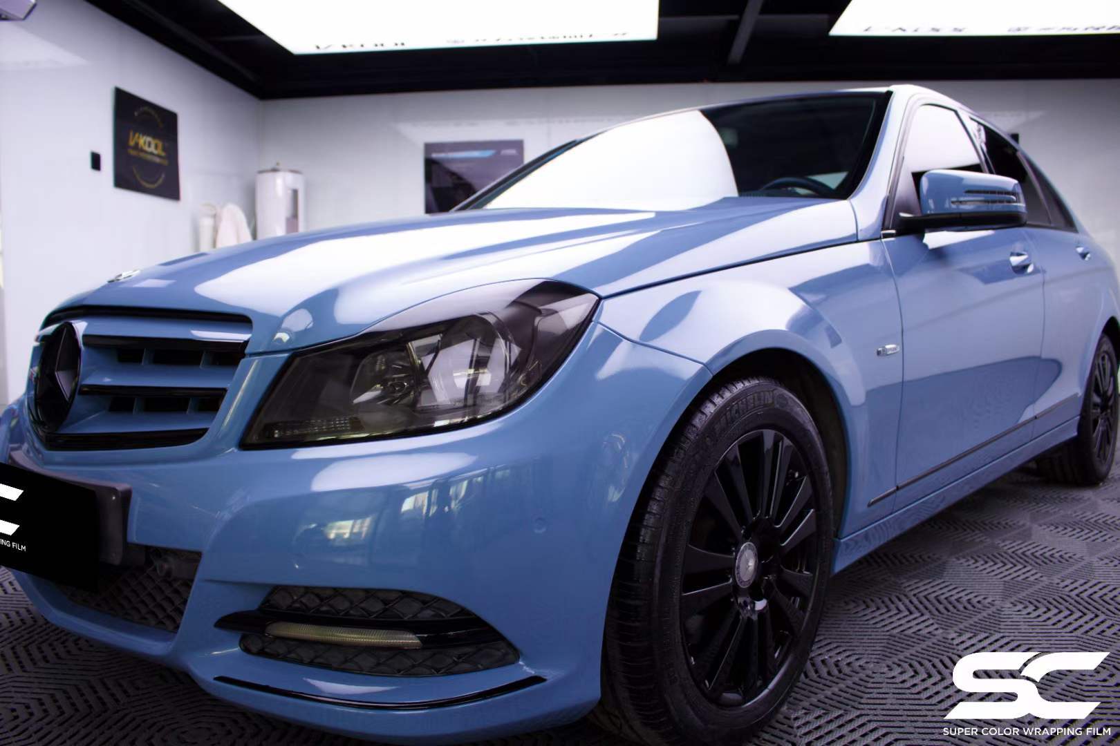 奔驰c200全车sc改色膜pet瓷器蓝