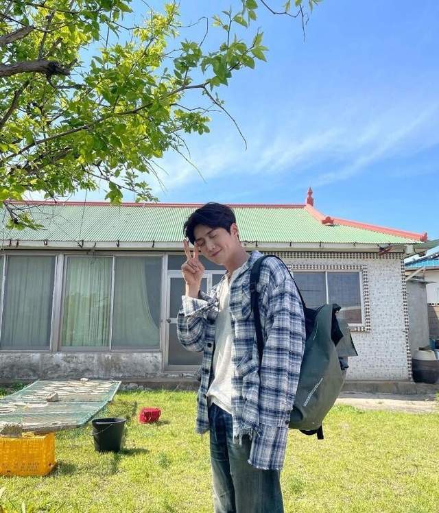 虎子有着迷人的酒窝 让人放心的演技 金宣虎近期日常穿搭合集