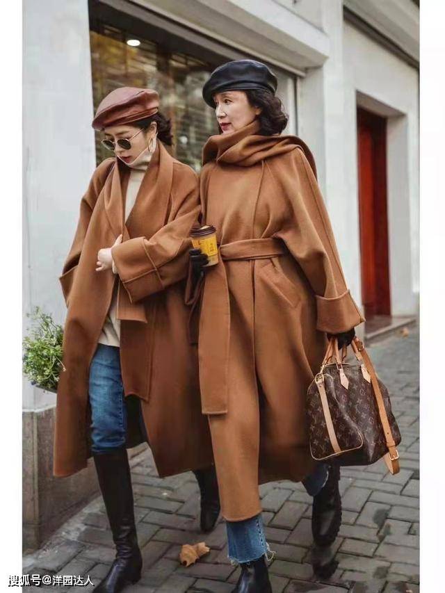 颜色 60岁女人会不会穿“大衣”，区别在这4点，穿对了高级又体面