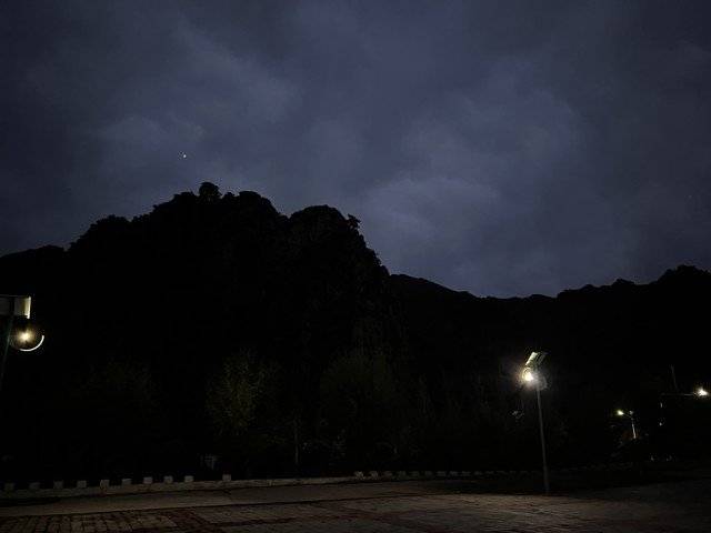 iphone 13 pro max拍照夜景 e6ad9dffda1d42fe9c33928e3bbbfad0.jpeg