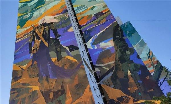 壁画|《巫师》主题壁画竣工 26层楼外墙作画，视觉效果震撼