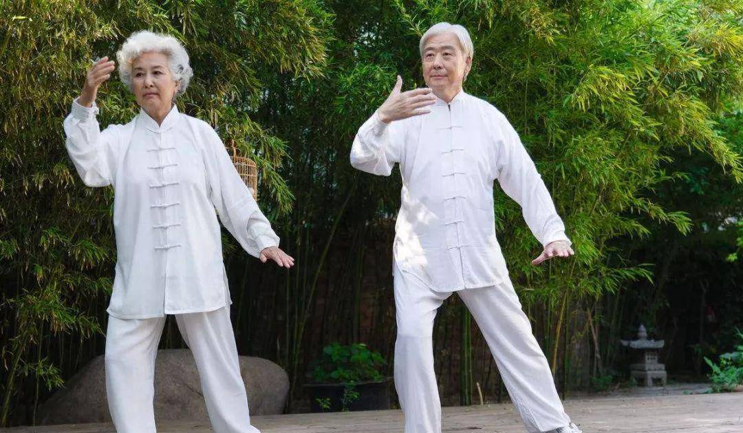 血管|主动脉弓钙化的患者，与遗传无关，常会有胸闷气短的症状