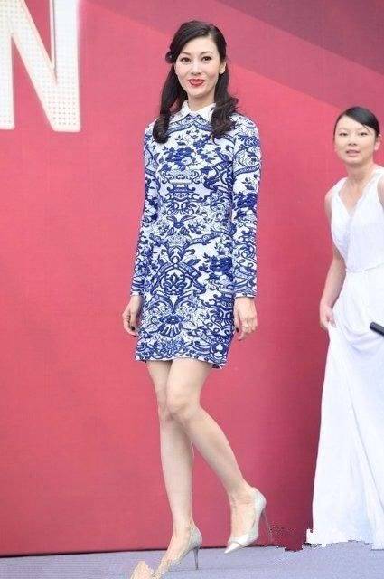 贵妇 李嘉欣胖了14斤更有贵妇味，和郑秀文同穿蓝色，看完不想减肥了