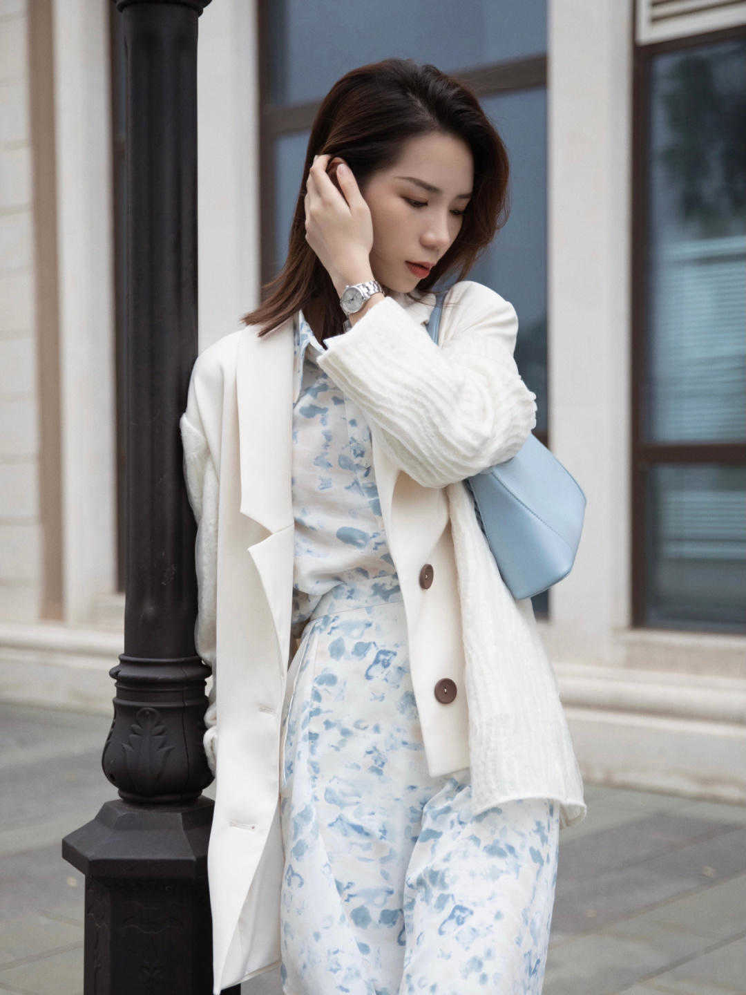 颜色 秋天火了一种穿法，叫“西装搭配连衣裙”，甜美温柔有气质，洋气