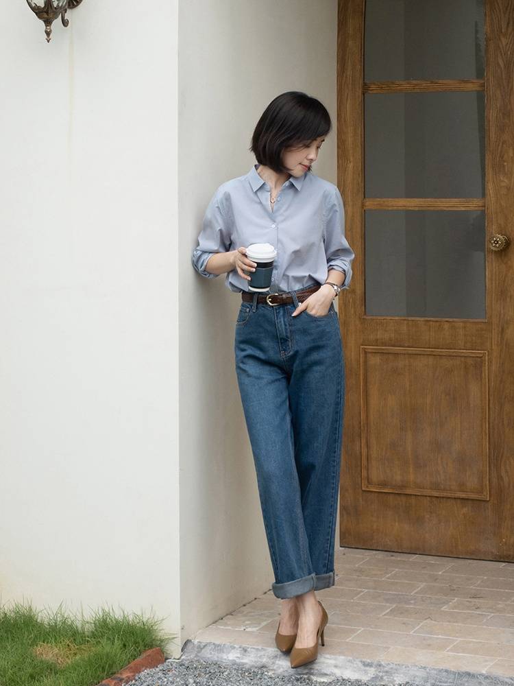 蓝色 上班的女生怎么选择衬衫？浅蓝色衬衫配西装裤或半身裙，就很好看