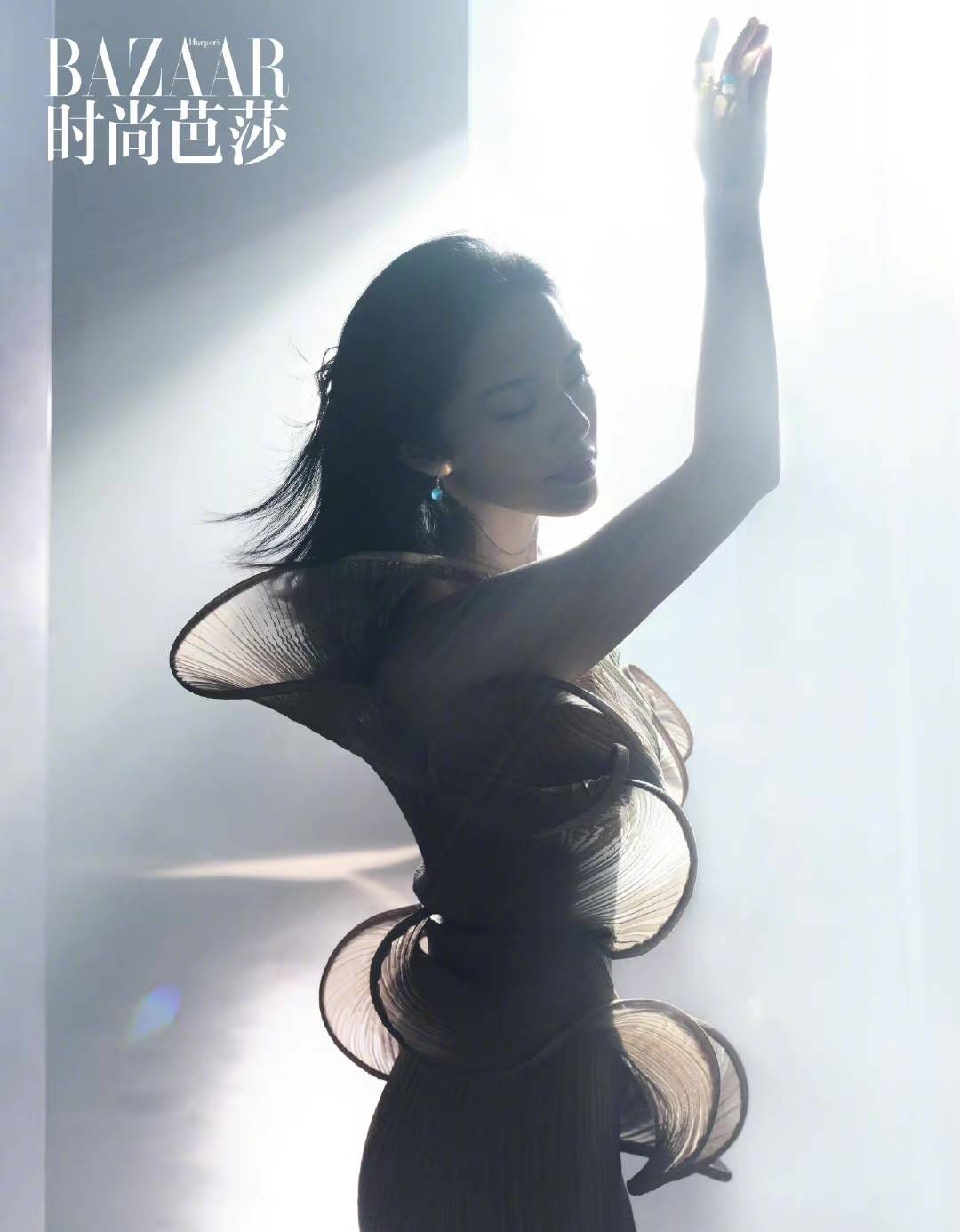 黑色 被称为行走的时尚种草机,高级感十足的姚晨,的确有这底气