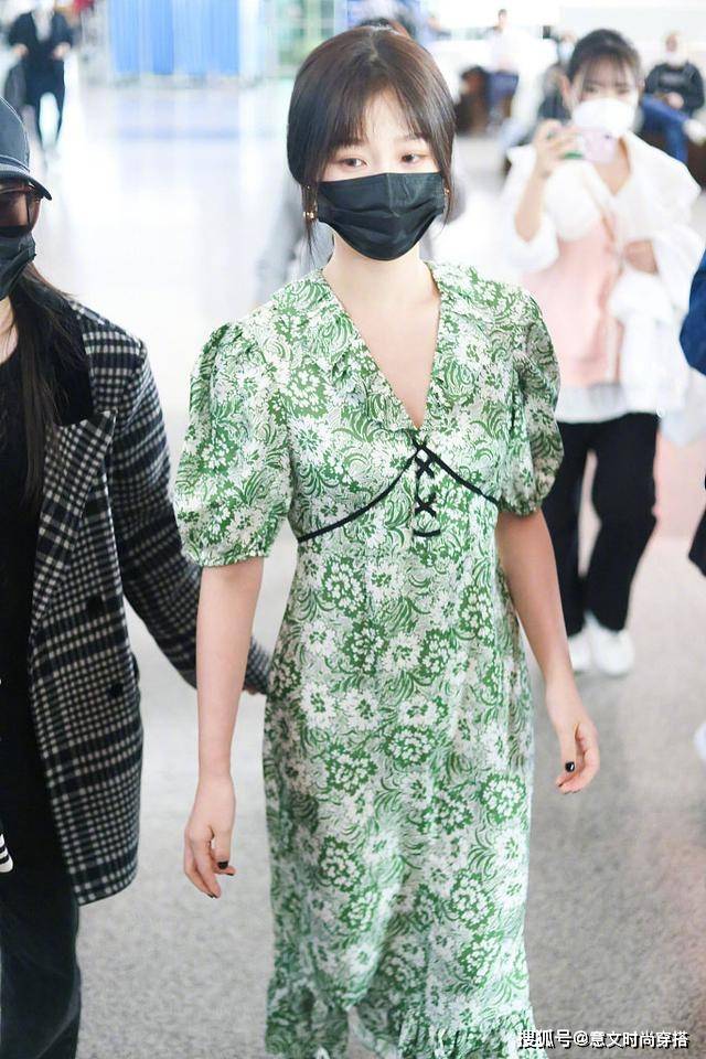 李一桐 碎花裙真的很挑人，一不小心就穿出了“翠花”既视感，你选对了吗