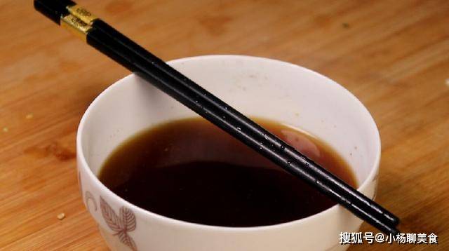 做豆瓣酱需要放些什么调料和盐 80f35372937947a69643333bde23f555.jpeg