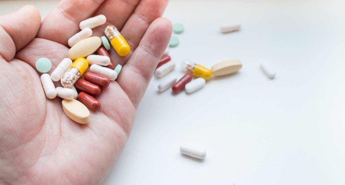 治疗|经常感觉反酸和烧心？可能是胃食管反流症，应该怎么治疗呢？