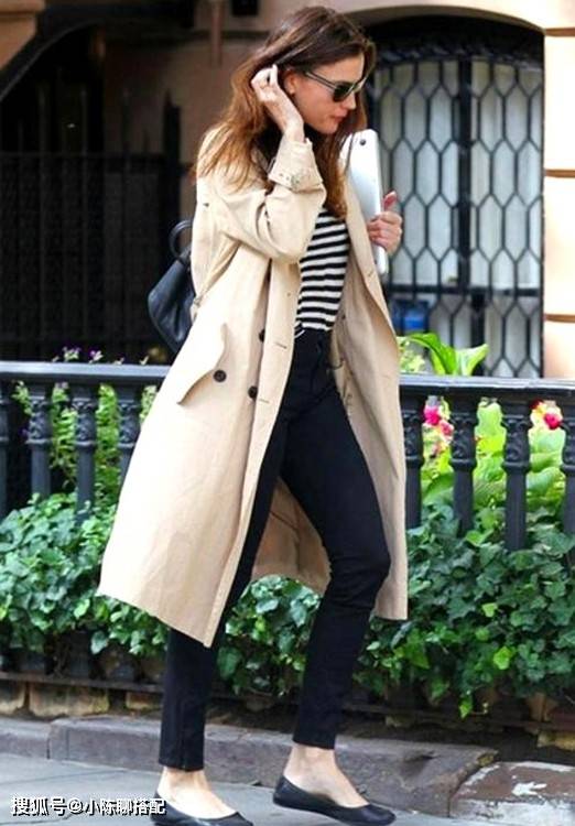 配饰 四五十岁女人选风衣，这“8不要”法则要记好，时尚大方又很高级