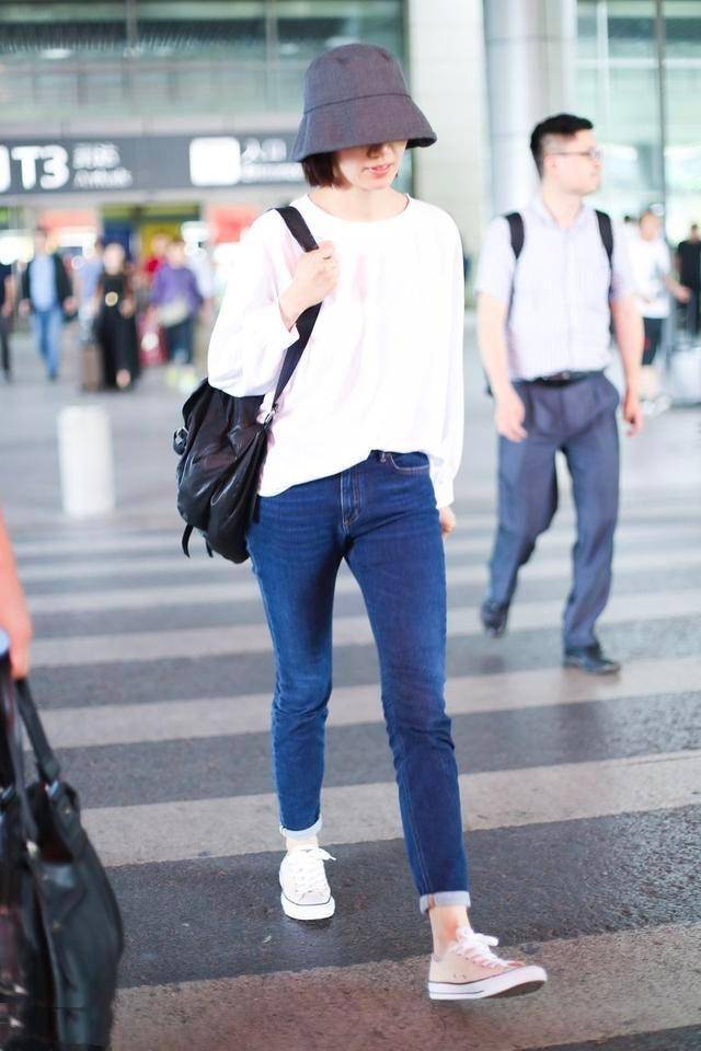 夏天穿搭女生高级感配牛仔裤 2edb8cd64c3c4e2383a9f69e2bdc2106.jpeg