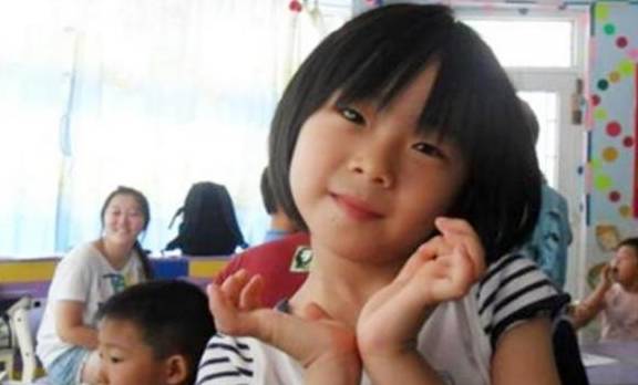 家长|女儿在幼儿园遭孤立，宝妈怒上门讨说法，老师：穿成这样谁和她玩