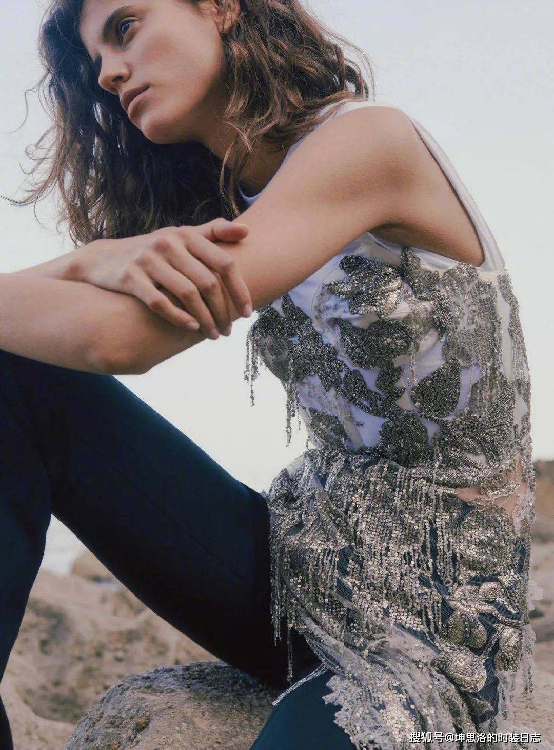 摄影 英国版时尚芭莎2021年十月刊时装大片合辑 浪漫秋日风景