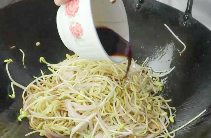 炒什么菜配煮面条好吃 775a411a7fde4a849ca16080327e3527.jpeg