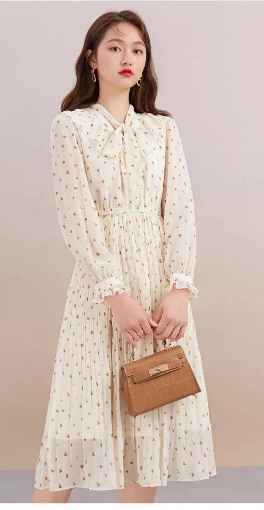 女郎 显逼格的穿着，宛若油画女郎般着装