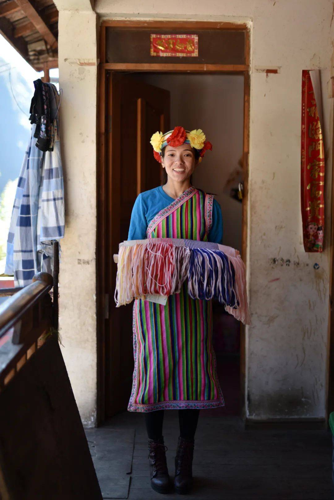 龙江英▎龙江英看到过电视里播放的独龙族宣传片,里面就有她织过的