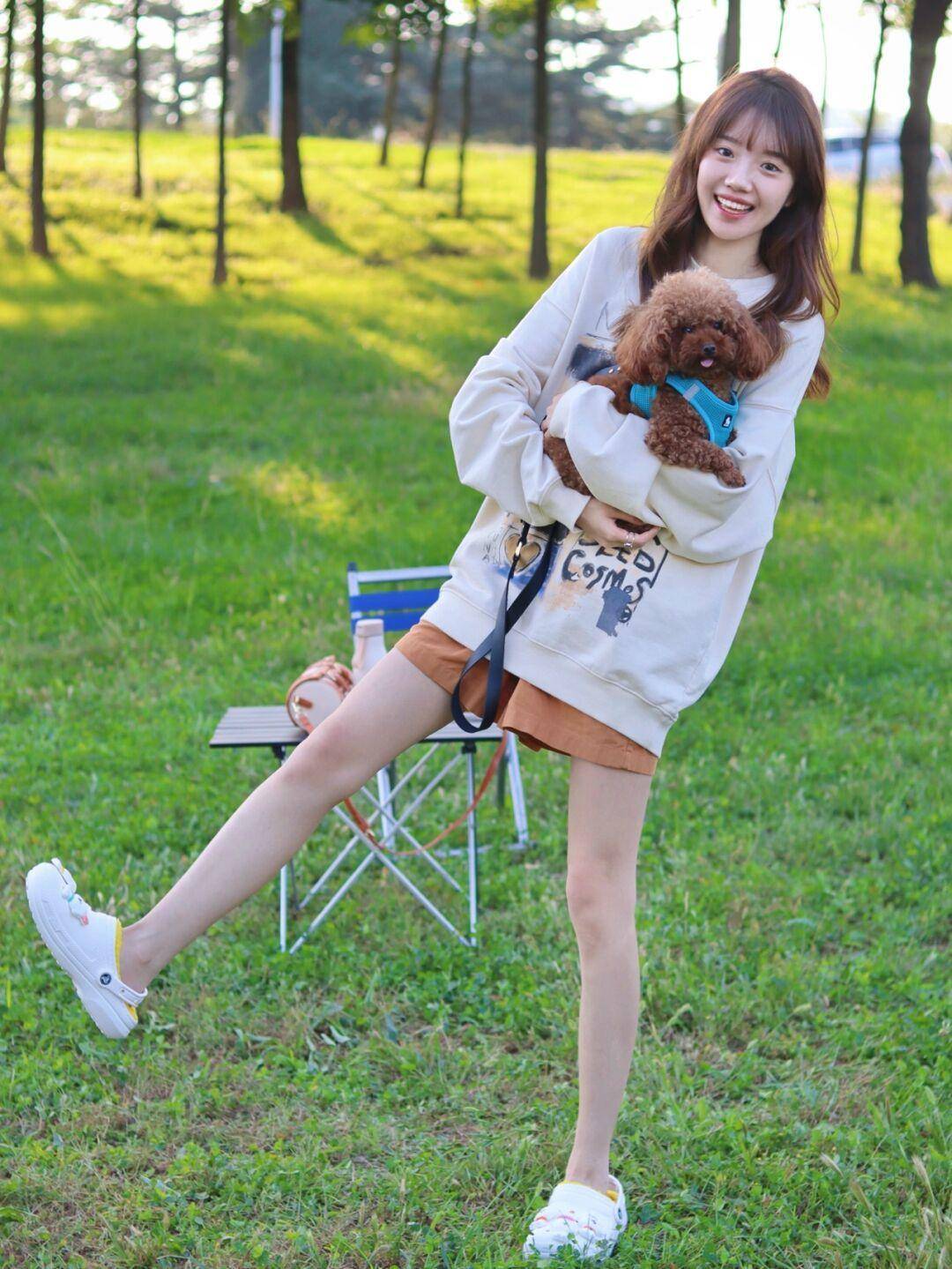 整体 谁说穿卫衣普通？get这些时髦精必备小技巧，秋季出街告别路人感