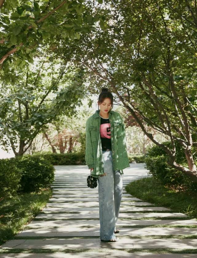 马思纯 马思纯恋爱后长出幸福肥!挽男朋友笑出双下巴,穿大码黑裙都显壮