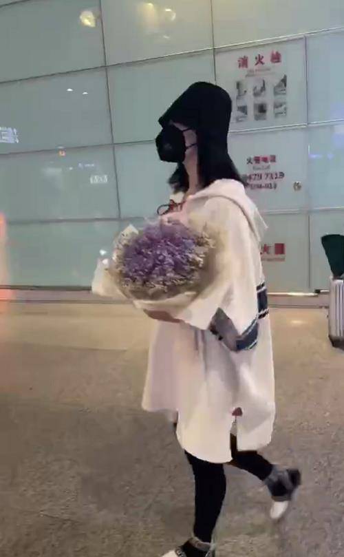 节目组|谢娜正式复工,回归当日,最新一期播出的《快乐大本营》正好是老公张杰做客