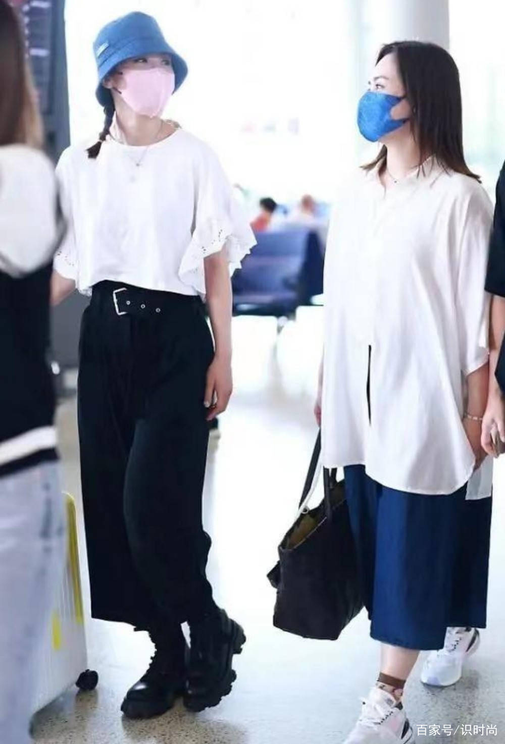 黑色 Twins同框现身机场，两人身材不在同一级别，阿娇要穿宽松装遮肉