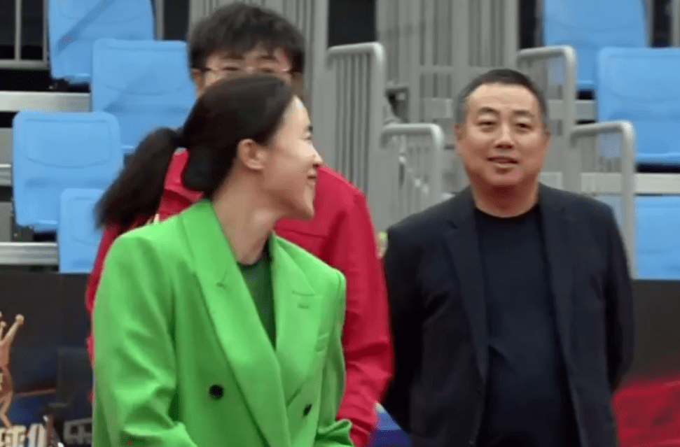 开心|王楠为孙颖莎颁奖！刘国梁想把她推中间被拒绝，3奥运冠军最开心