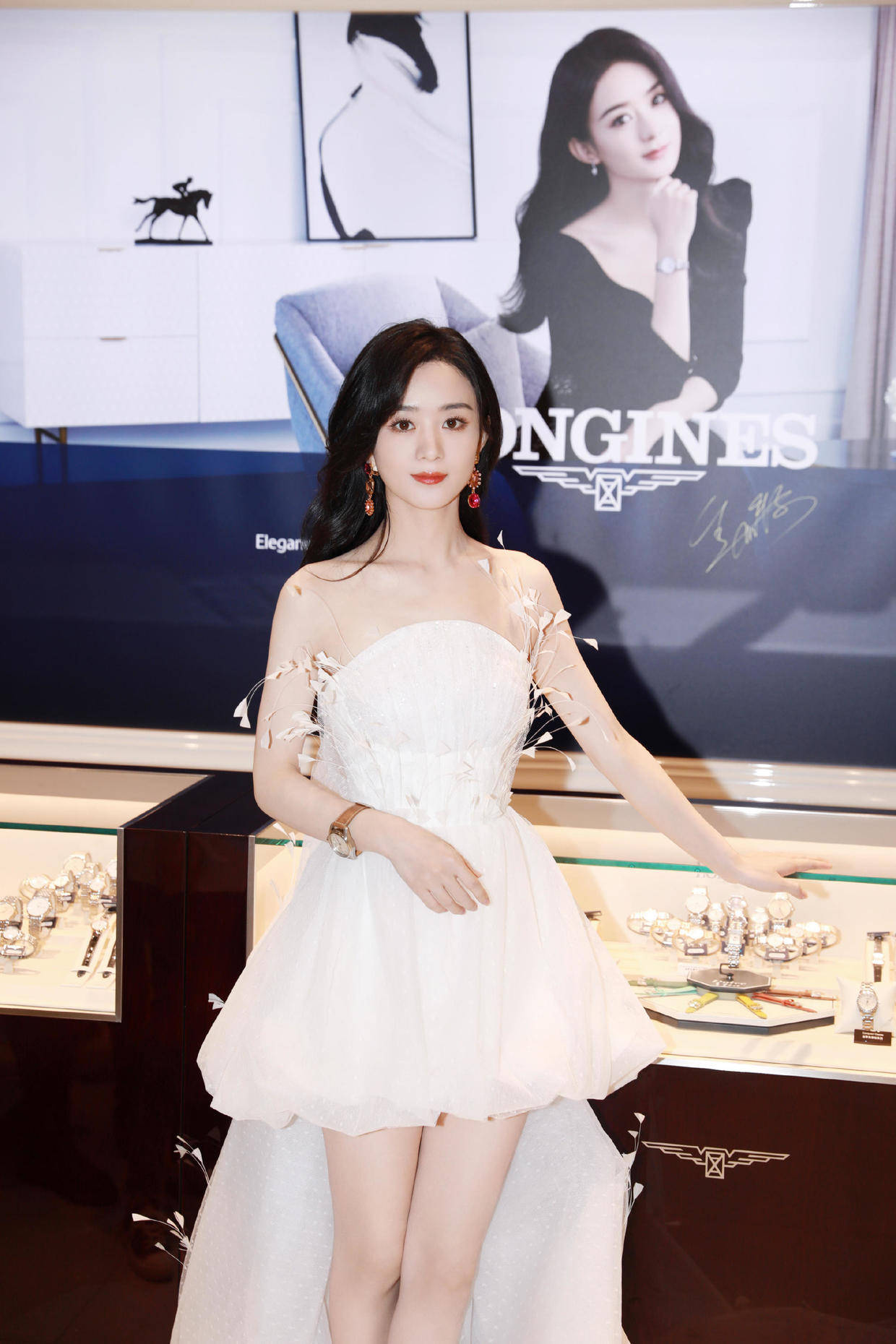 赵丽颖 赵丽颖真是秋?冬穿搭的典范,穿针织衫配长裤,清爽大气惹人爱