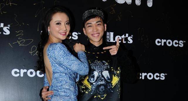 孙茜挺 没想到孙茜挺放得开，这造型一般人不好驾驭，哪还像“槿汐姑姑”