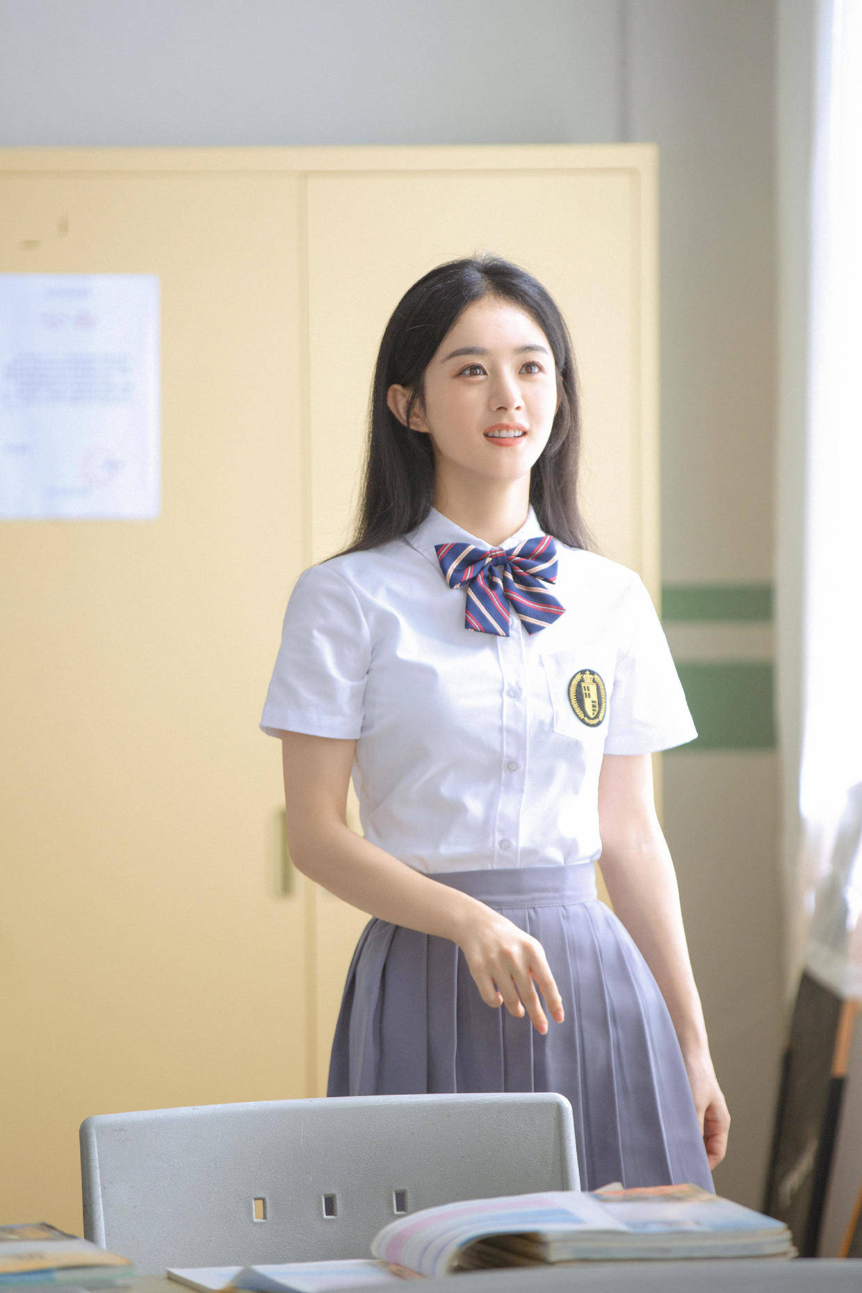 赵丽颖 赵丽颖真是秋?冬穿搭的典范，穿针织衫配长裤，清爽大气惹人爱