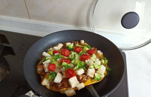 杂粮|1张大饼吃到撑,老两口的营养早餐走红,网友:1顿吃掉20种食材