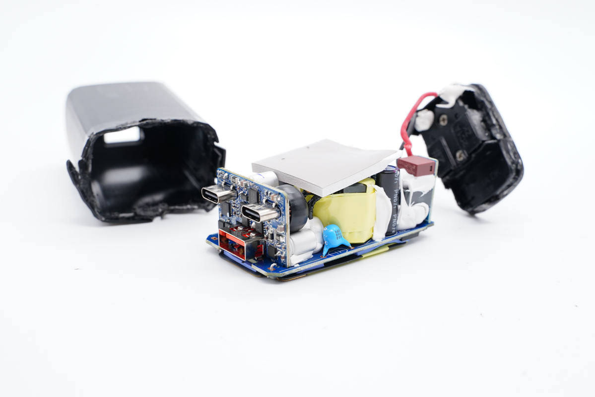 功率|内置镓未来G1N65R240PB氮化镓功率器件，绿巨能65W 2C1A氮化镓快充充电器拆解