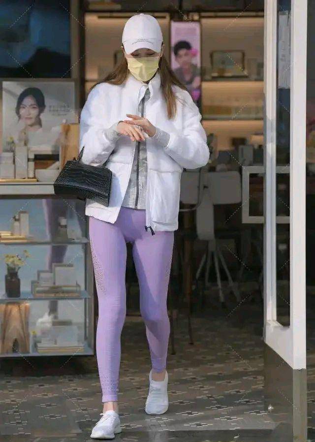 黑色 别致时髦的瑜伽裤装扮美得别致有气质,展现英姿飒爽,休闲俏皮