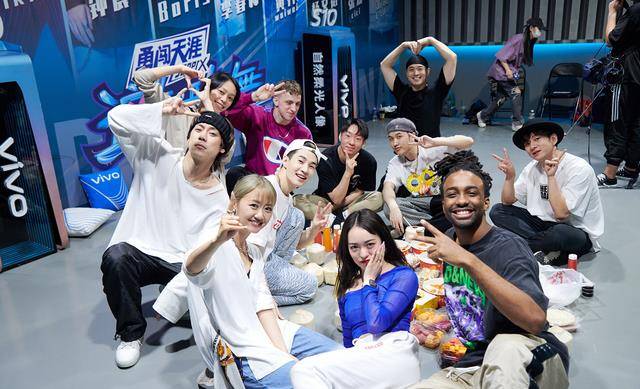 节目组|《街舞4》当张艺兴发现“转瓶子”有BUG时，来看他如何质疑节目组