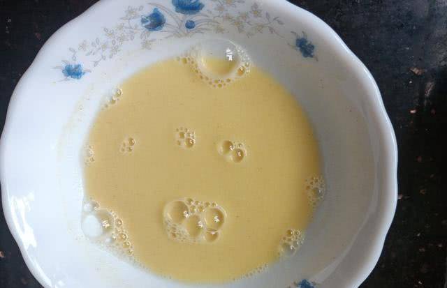 什么|半碗剩菜1把玉米面,入锅搅一搅,真是太香了,网友点评太霸气