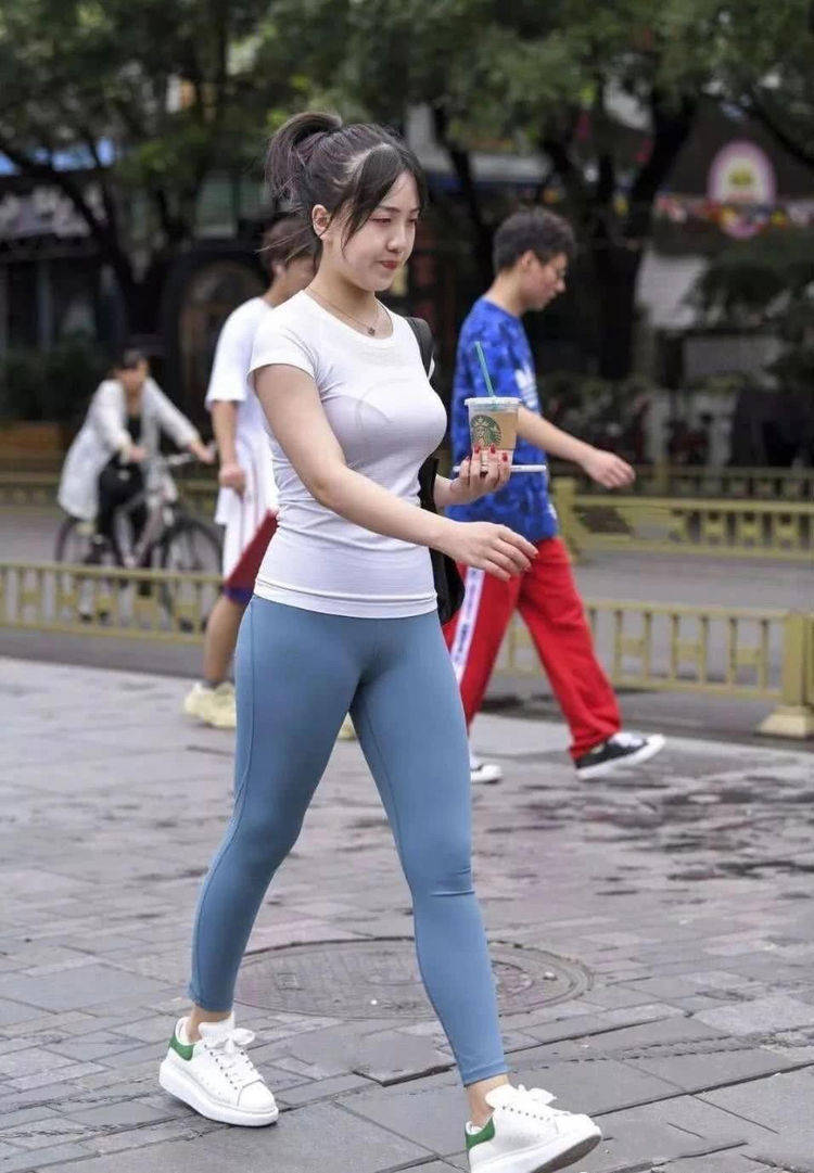 身材 “健美裤”的几种不同穿法，穿搭更显时髦潮流