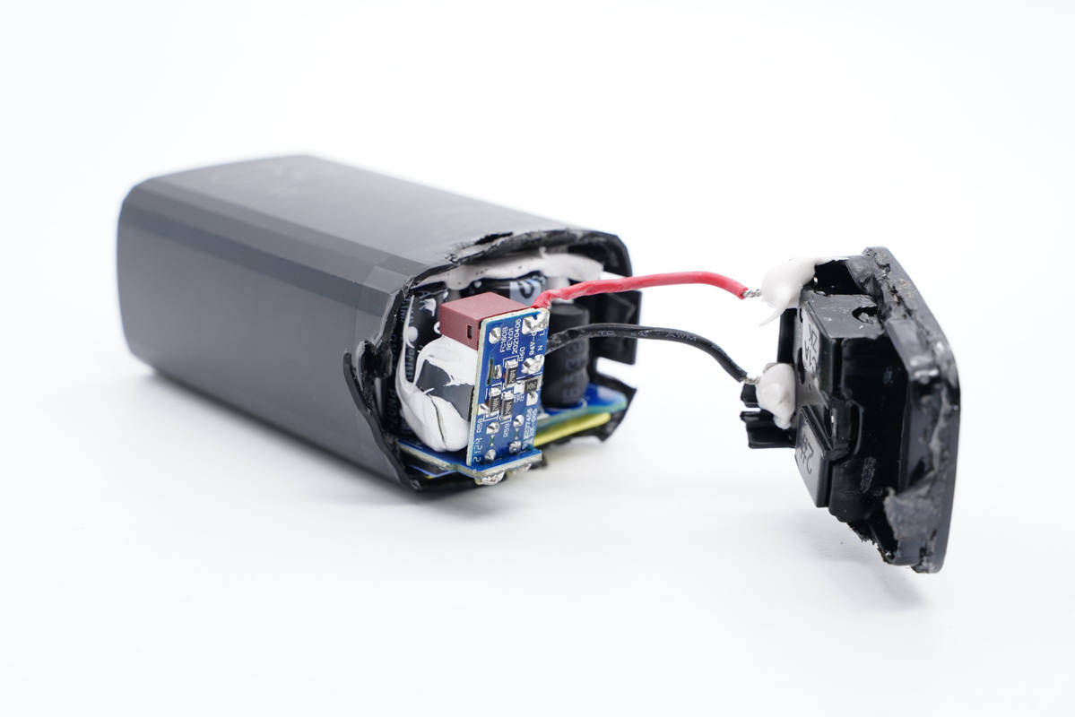 功率|内置镓未来G1N65R240PB氮化镓功率器件，绿巨能65W 2C1A氮化镓快充充电器拆解