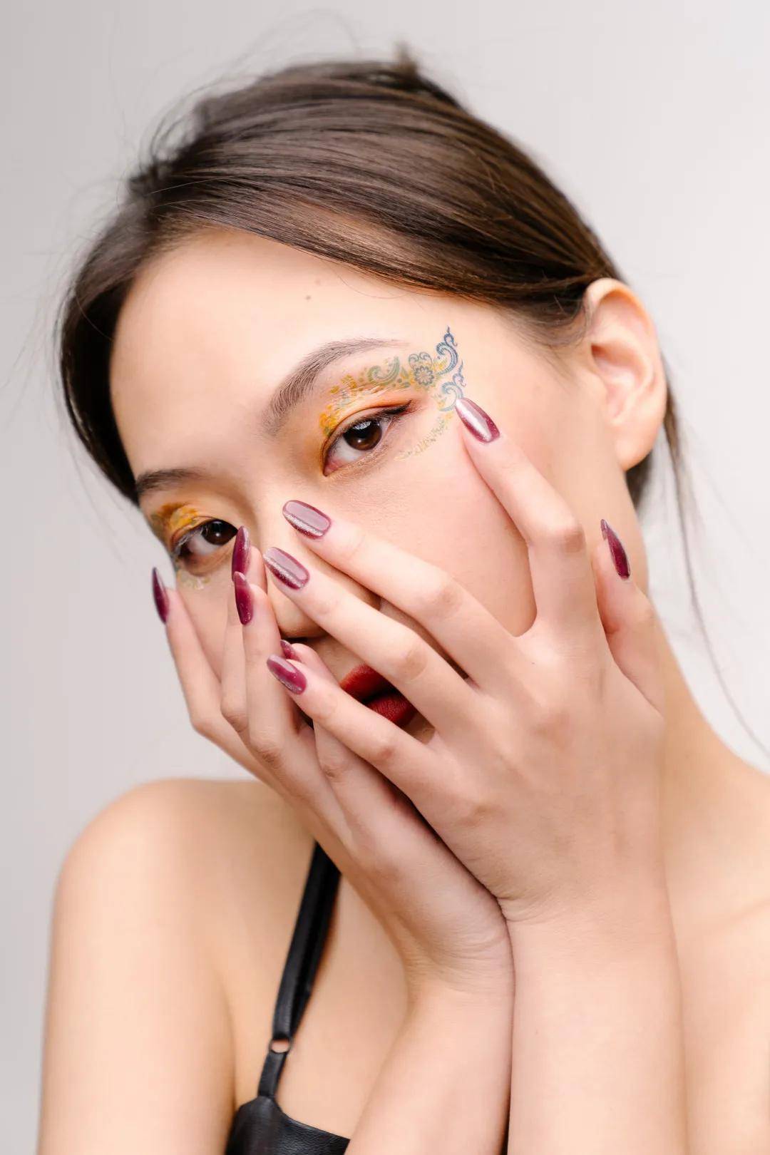 眼睛女明星人手一个的眼线贴火出圈了？这期美妆贴纸种草请收好！