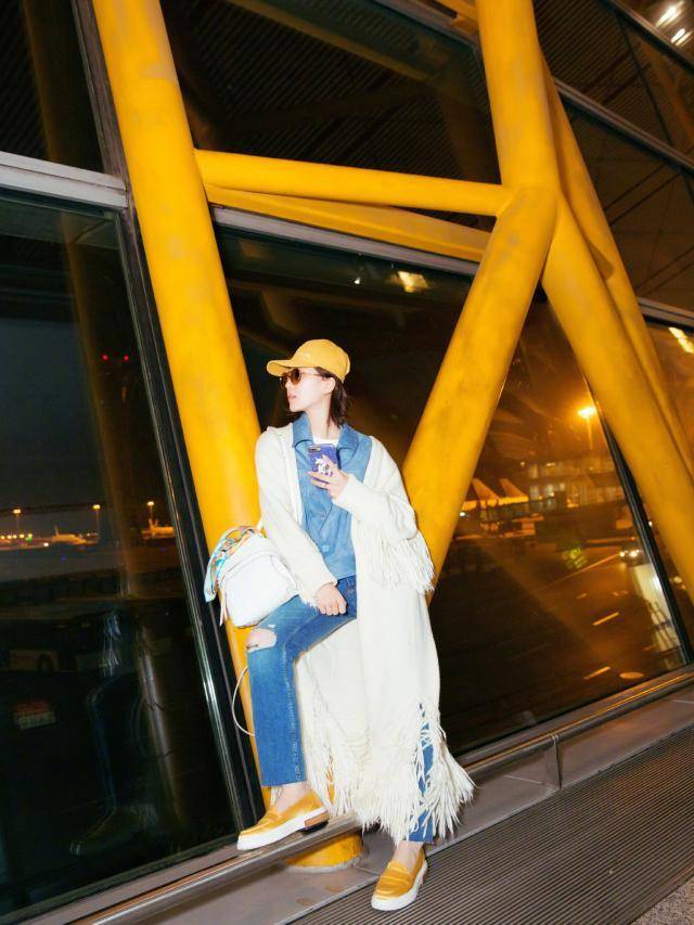 流苏 刘诗诗状态再攀高峰,穿鱼尾流苏裙优雅高级,凹凸身材比婚前还好