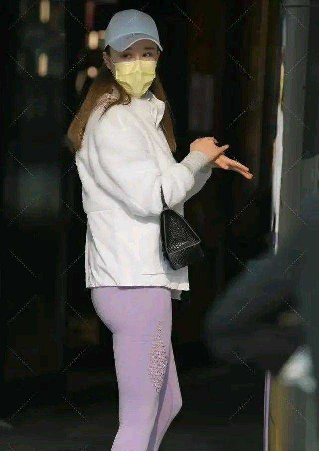 黑色 别致时髦的瑜伽裤装扮美得别致有气质，展现英姿飒爽，休闲俏皮