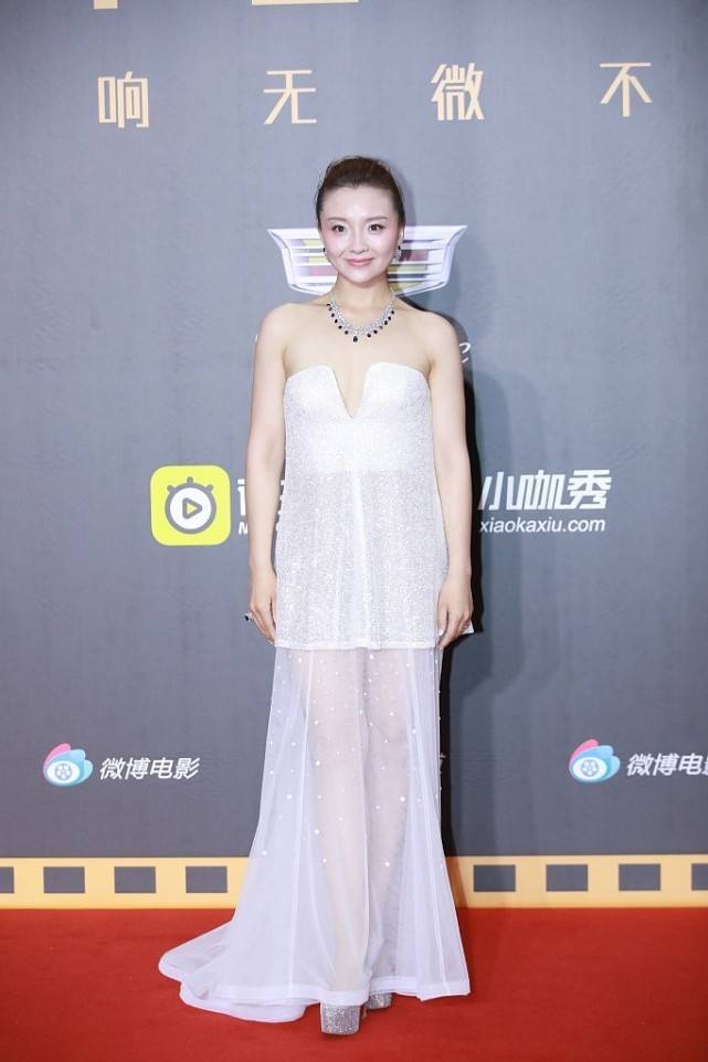 孙茜挺 没想到孙茜挺放得开，这造型一般人不好驾驭，哪还像“槿汐姑姑”