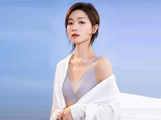 原创万茜内衣代言写真被翻出四套内衣四种美感被赞赏心悦目