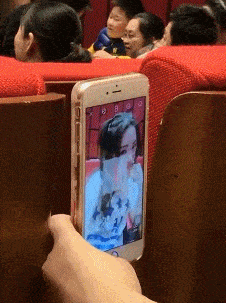 红灯搞笑GIF趣图:哥们，等二哈上来后，你会开始怀疑人生！
