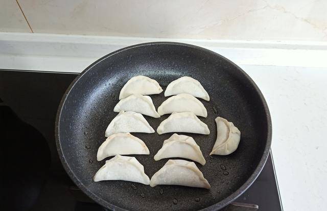 电饭煲|谁还买早餐呀？15分钟的事儿，花钱少吃得爽，自制饺子好鲜美呀