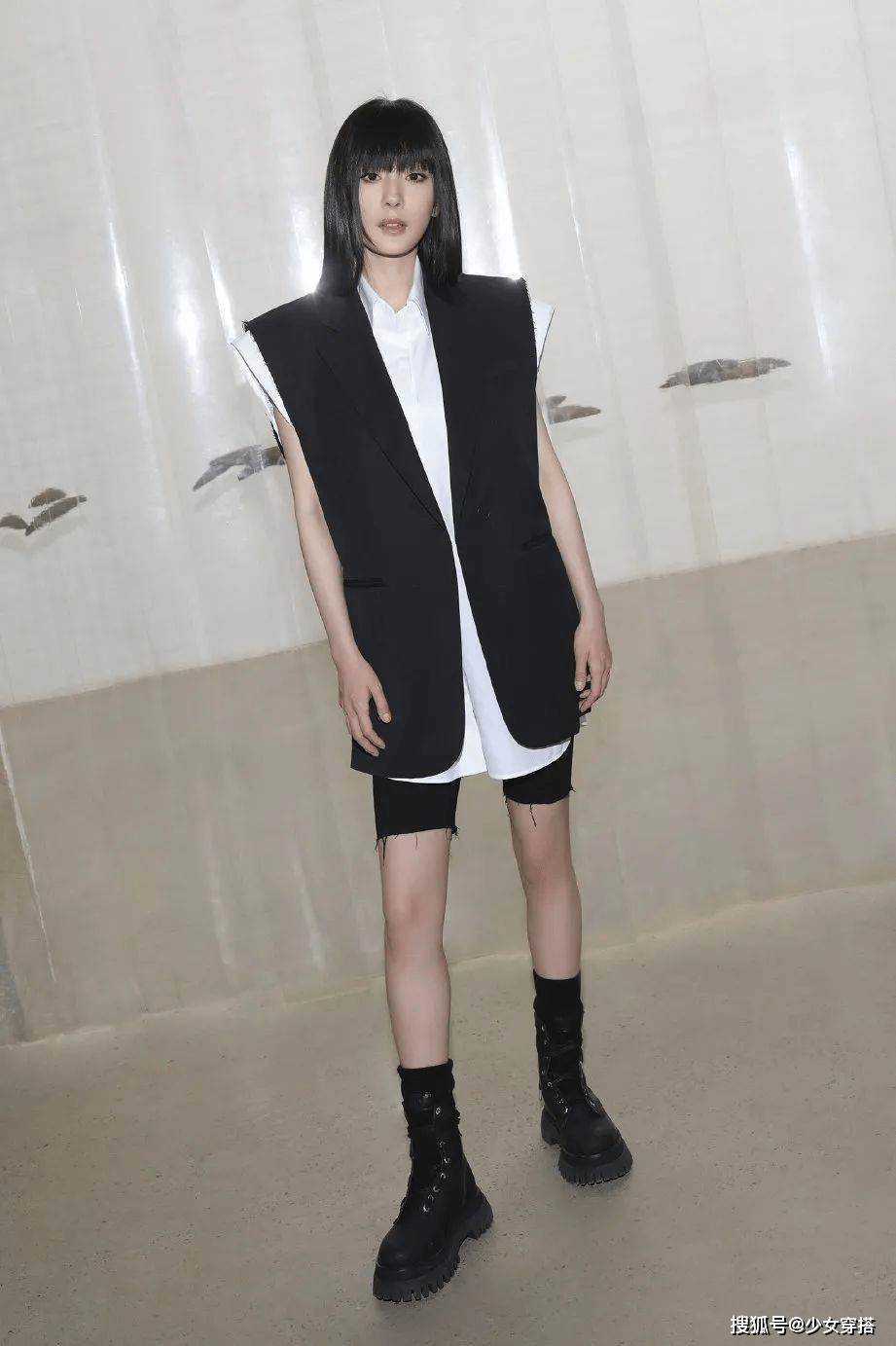 显得 出道这么多年以来，杨幂的状态一直都维持得很好，几乎没有崩过