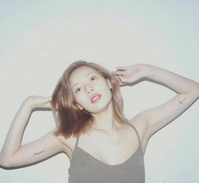 公司金泫雅金色齐肩短发造型曝光，身材引人关注，每次造型都很惊喜