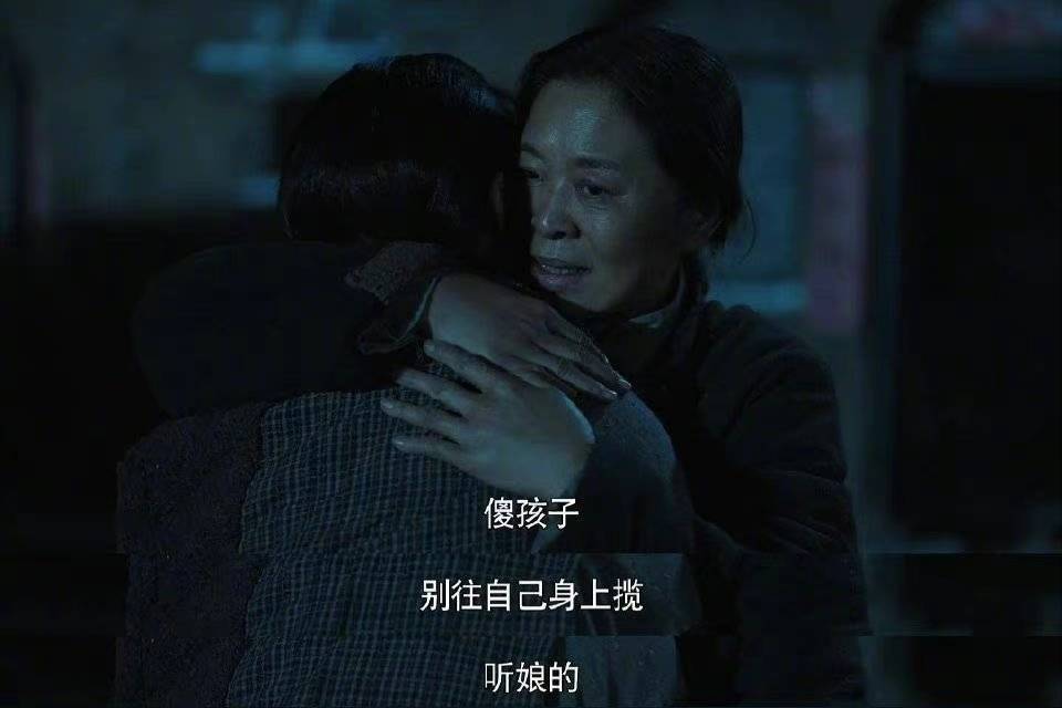 道具|《功勋》曝倪萍蒋欣戏外花絮惹人爆笑，但戏内深夜相拥却让人泪目