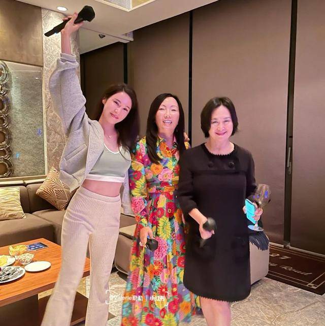 何超琼和何超仪什么关系 e7f1a065b8784a578dbff915c0ba9fc5.jpeg