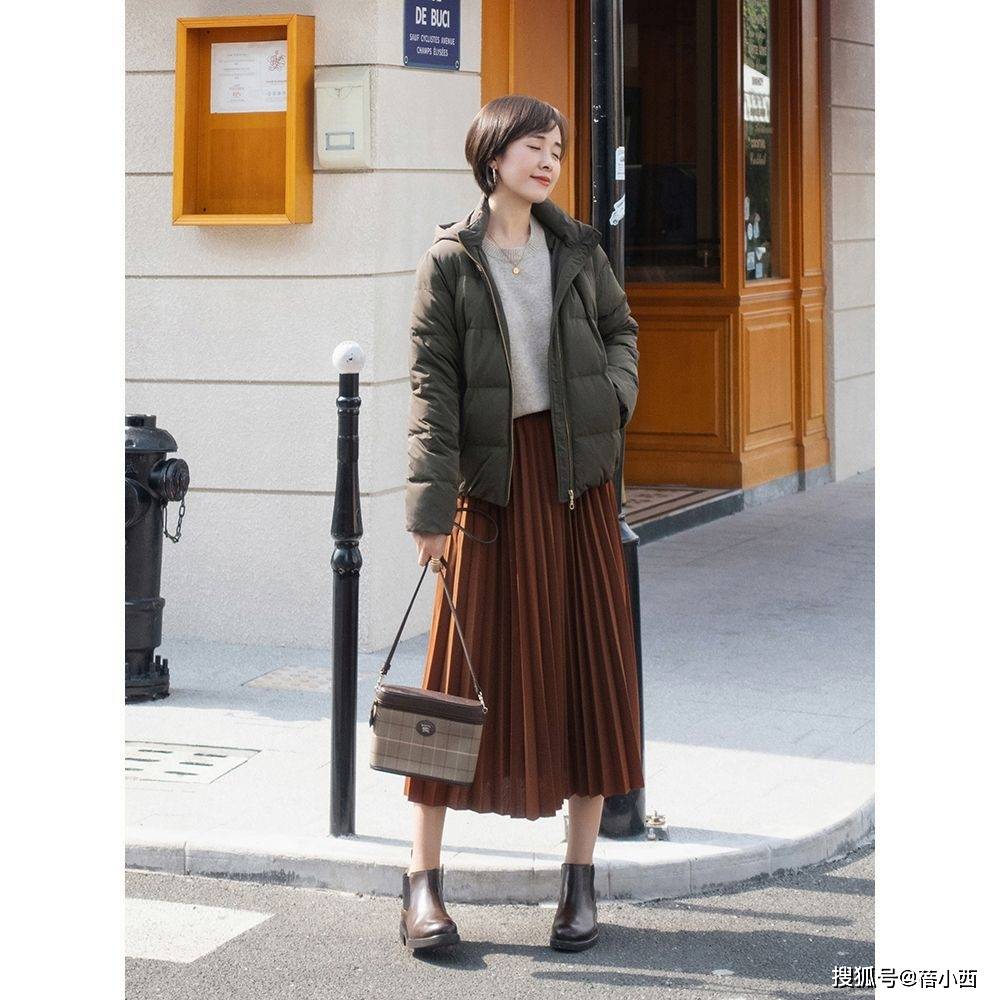 下装 建议中年女性多备这3件单品，轻松解决秋冬搭配烦恼，优雅又自信